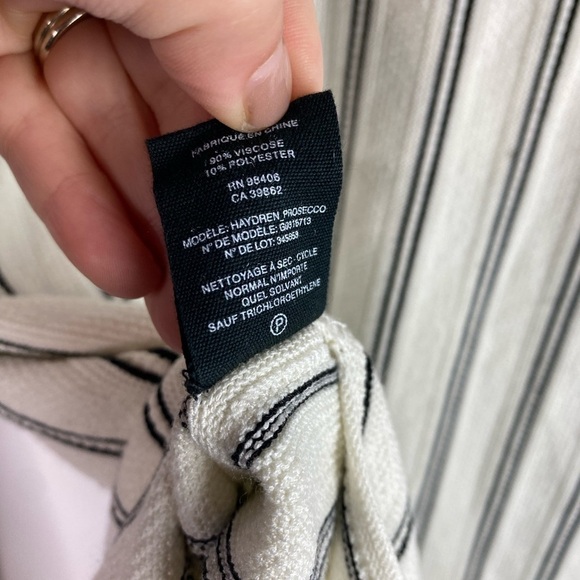 Theory haydren prosecco double stripe white black V neck sweater top Women’s M - Picture 7 of 9